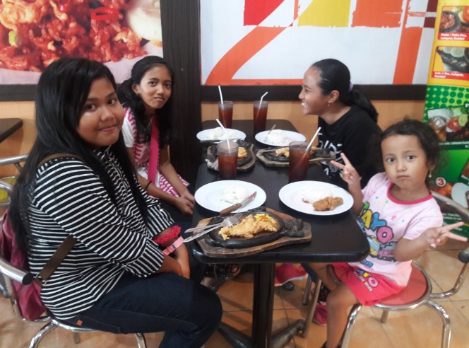 Warung Bu Nanik: Santapan Nostalgia di Jantung Cilacap